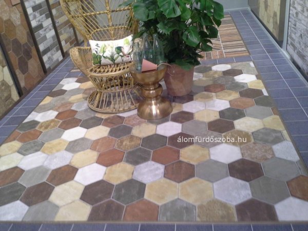 A Hatszögletű Kerek Erdő most elköszön az őszi lomb színeivel :) 